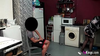 Худенькая китаянка показала сочные вагины и переспала с двумя парнями